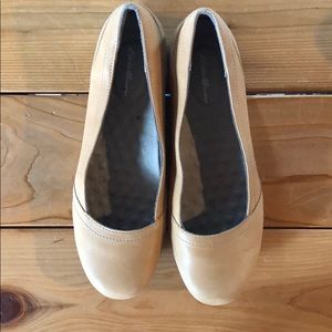 Eddie Bauer leather ballet flats size 10